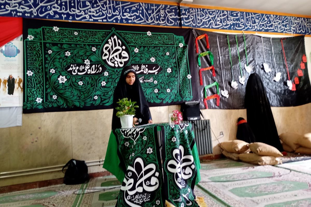 هیئت شهرستانی به مناسبت شهادت حضرت زهرا(س) در دبیرستان حضرت معصومه(س) شهرستان فیروزکوه