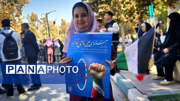 فریاد استکبارستیزی دانش‌آموزان نظرآبادی در روز ۱۳ آبان