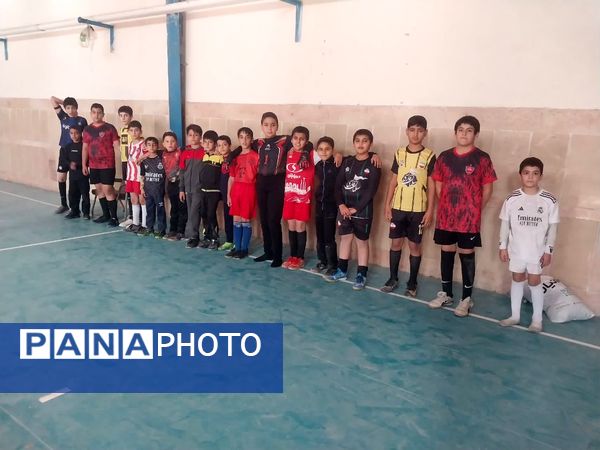 شادی و هیجان دانش‌آموزان در سالن ورزشی 