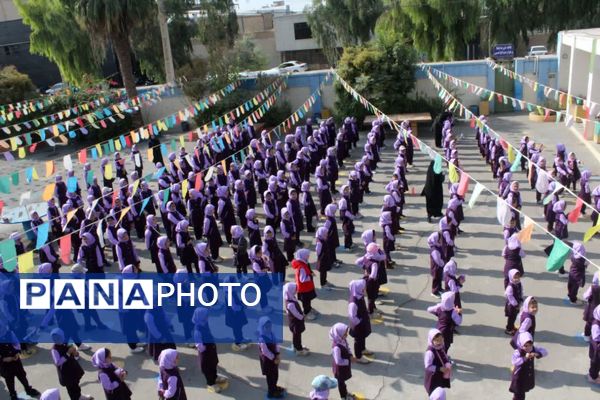 حضور پلیس در دبستان فاطمهالزهرا برای آموزش پیشگیری از آسیبهای اجتماعی