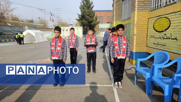 مانور زلزله در دبستان شهید رحیمی ناحیه۱