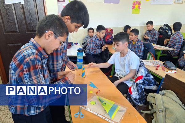 ایجاد انگیزه و خلاقیت در دانش‌آموزان با آموزش هنرهای تجسمی 