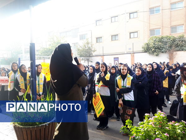 صبحگاه مقاومت در دبیرستان خدیجه کبری (س) ناحیه ۴ اصفهان