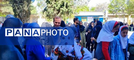 نمایشگاه هنرهای دستی و نمایشگاه کسب و کار دانش‌آموزی در هنرستان ثمین شهرستان سملقان