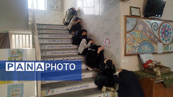 مانور زلزله با صحنه های واقعی در دبیرستان شاهد تکتم
