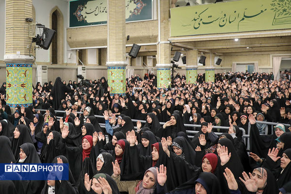 دیدار جمعی از معلمان با رهبر معظم انقلاب