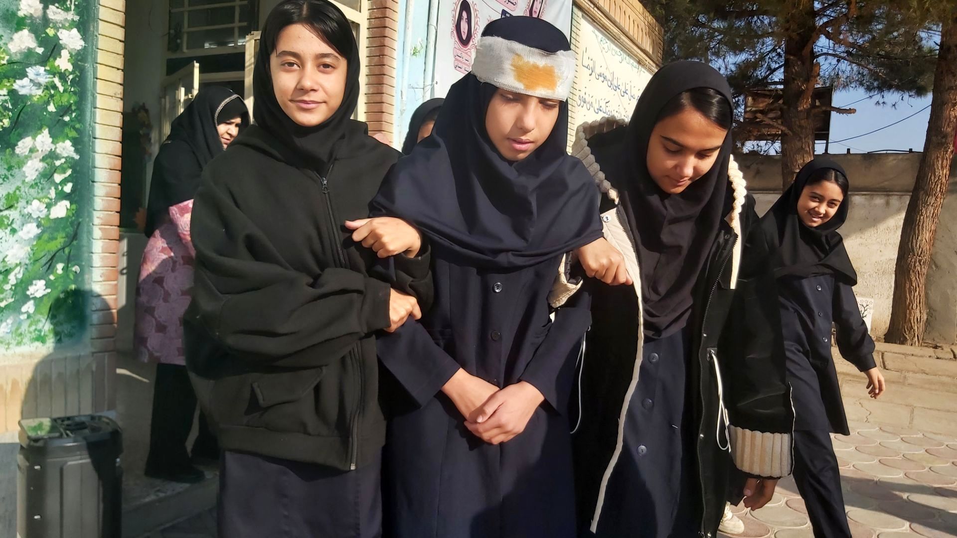 مانور زلزله در مدرسه مرحوم صفری مزده خلیل آباد