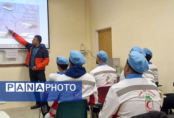 آموزش تخصصی مدیریت بحران در دوره دادرس پیشرفته هلال‌احمر تویسرکان
