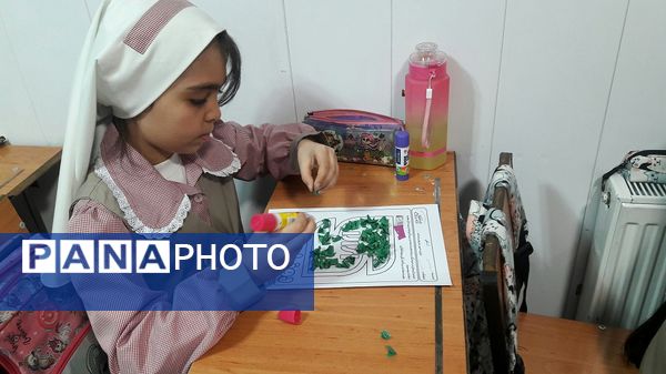 نقاشی دانش‌آموزان دبستان ارمغان هستی ناحیه سه کرج به مناسبت روز استاندارد
