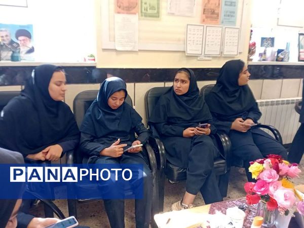 آزمون غربالگری پایه نهم در دبیرستان مادرمهربان خلیل آباد