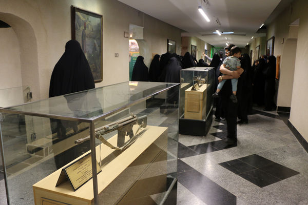بازدید معلمان قم از موزه دفاع مقدس همدان-1