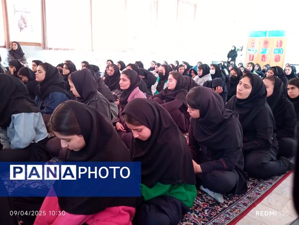 برگزاری دوره آموزشی آسیب های اجتماعی با محوریت آسیب های فضای مجازی در هنرستان هیات امنایی حضرت فاطمه (س) اردبیل
