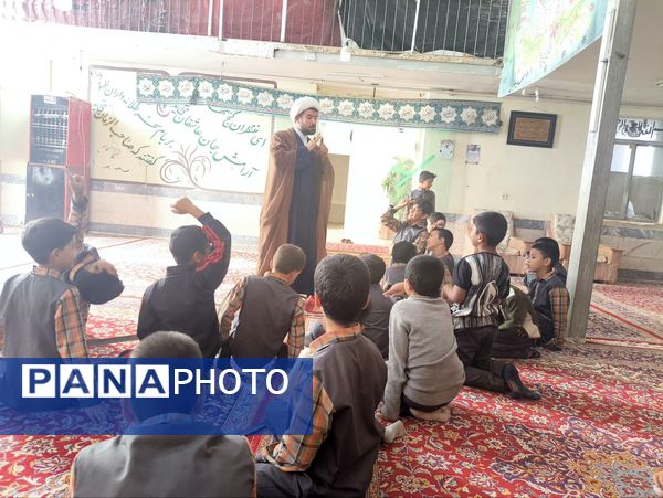 اقامه نماز جماعت به صورت مستمر و روزانه در دبستان شهید نجفی فدافن