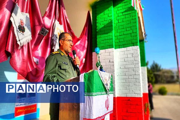نواختن زنگ مدرسه عشق به‌مناسبت گرامیداشت هفته بسیج در شهرستان باشت