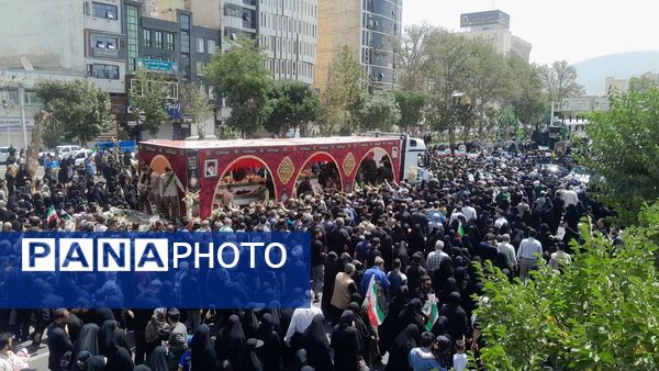 مردم کرج پیکر شهدا حمله رژیم غاصب صهیونیستی به ایران را با عشق و احترام تشییع کردند