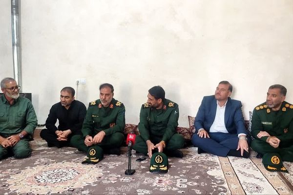 دیدار سردار  محمد باقری با خانواده شهید نونهال امیرعلی فلاح 