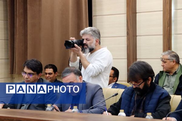 نشست خبری مدیرکل راه و شهرسازی و مدیران دستگاه‌های متولی حمل و نقل یزد