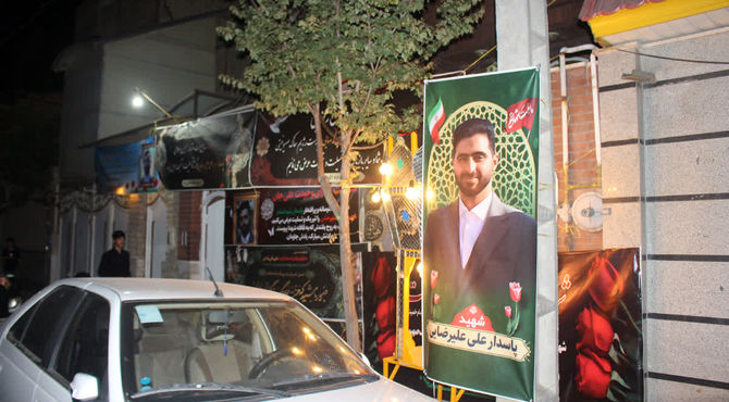 تحویل لباس رزم تازه‌داماد شهید «علی علی‌رضایی»