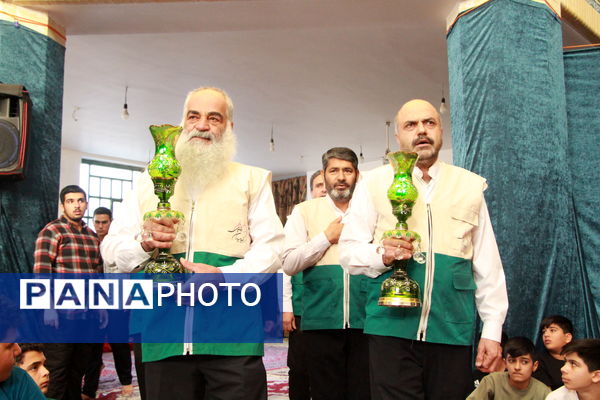 حضور خادمان رضوی در اعتکاف دانش‌آموزی فهرج