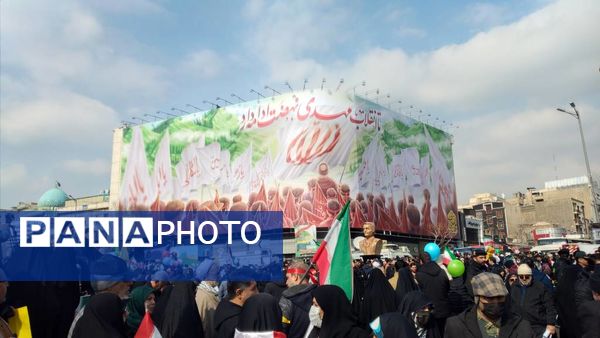 جشن پیروزی انقلاب در خیابان‌های تهران