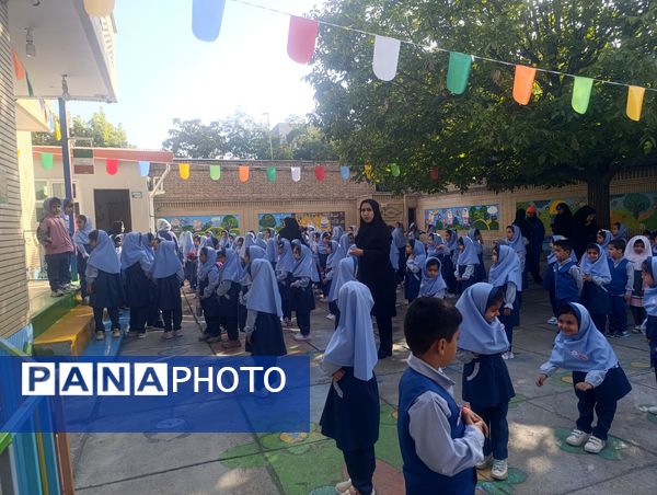 زنگ آغاز مهر در دبستان دخترانه مهر و ماه آشخانه 