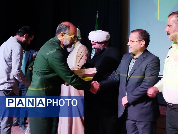 آیین تجلیل از کمیته های اجرایی دومین کنگره ملی شهید مدرس (ره) و ۱۲۲۲ شهید منطقه ترشیز کهن