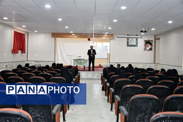 بازدید مدیر آموزش و پرورش مه ولات از دبیرستان شبانه روزی فرزانگان 