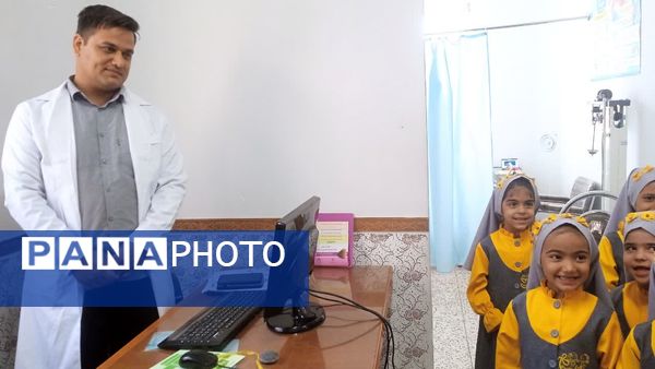 قدردانی از کارکنان خانههای بهداشت روستای فدافن در روز پرستار