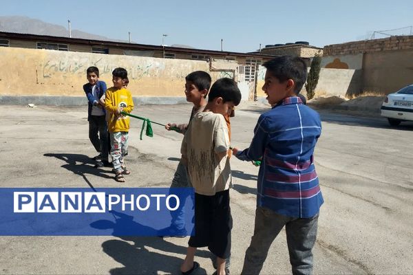 برگزاری حلقه قرآن و ایستگاه نقاشی به‌مناسبت هفته کودک همزمان با نماز جمعه در داریون 