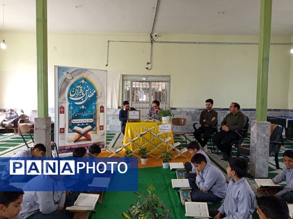 محفل انس با قرآن کریم در مدرسه برادران ابراهیمی‌نیا
