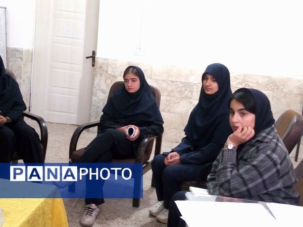 اولین جلسه همیاران مشاور در دبیرستان فاطمیه