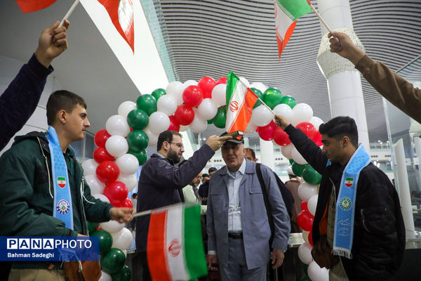 آیین بدرقه دانش‌آموزان و مربیان عمره‌گزار به سرزمین وحی