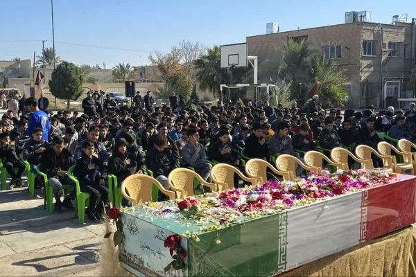 جلوه‌ای ماندگار از ارادت دانش‌آموزان بافق به شهدا