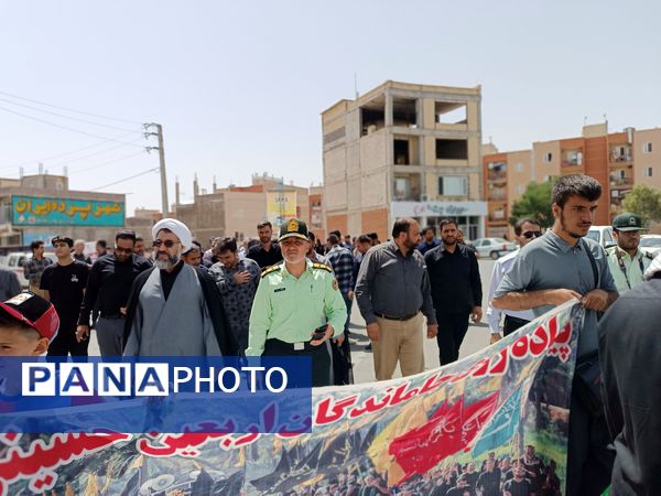 برگزاری پیاده‌روی جاماندگان اربعین حسینی در دهگلان با حضور پرشور مردم