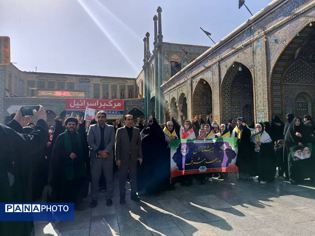 جلوه هایی از حضور مردم قم در راهپیمایی یوم الله 13 آبان