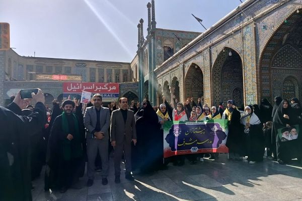 جلوه هایی از حضور مردم قم در راهپیمایی یوم الله 13 آبان