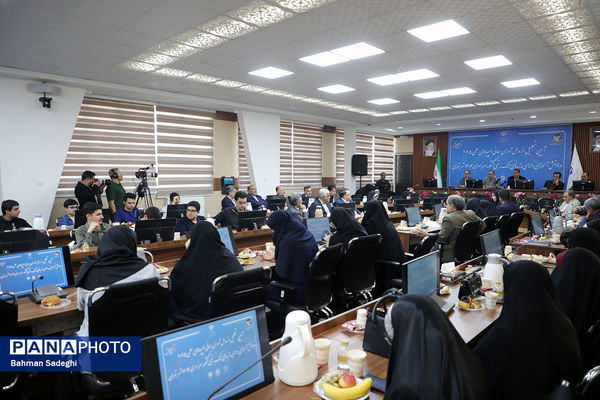 مراسم تقدیر از مدال آوران المپیادهای جهانی و رتبه های برتر کنکور شهر تهران