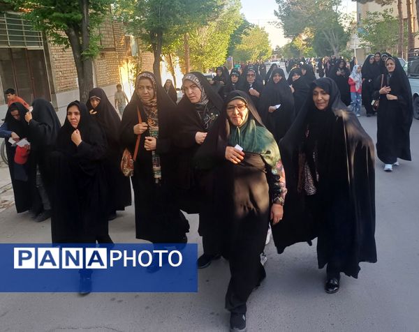 همایش پیاده‌روی خانوادگی به پاسداشت ایام الله دهه مبارک کرامت
