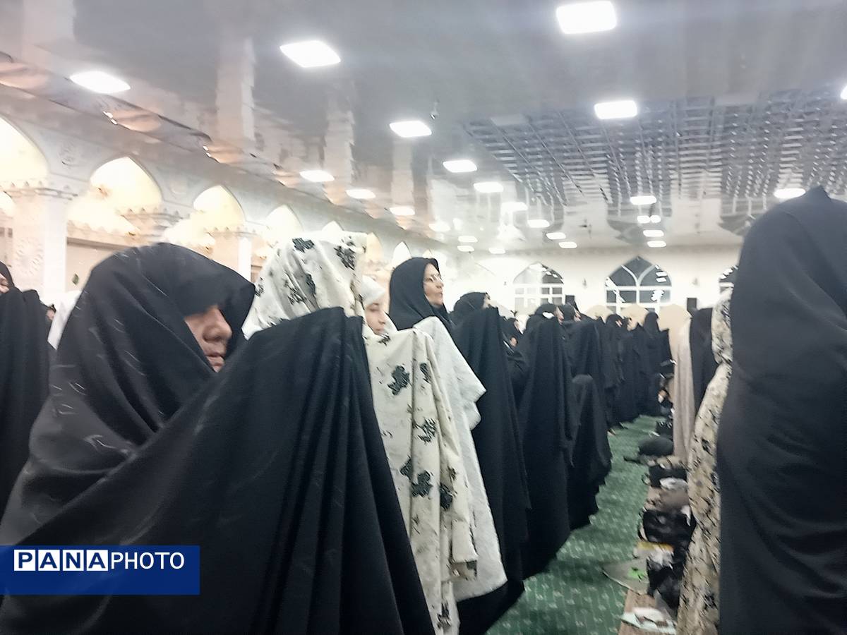 نماز جماعت همزمان با شب لیلة الرغائب در شهرستان کاشمر 