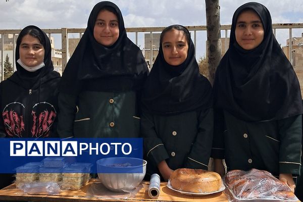 برگزاری بازارچه صنایع دستی و غذا در دبیرستان‌ حضرت‌ معصومه (س) شهرستان فیروزکوه