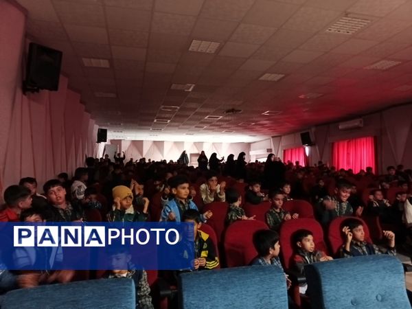 اکران نمایش عروسکی در منطقه رضویه 