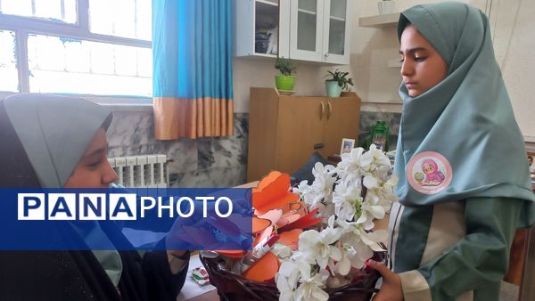 مراسم روز کتاب و کتابخوانی و افتتاح کتابخانه در دبستان شاهد تحقیقی ناحیه ۶