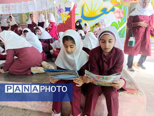 جشن کتاب و قصه‌گویی در دبستان شهید تنیده