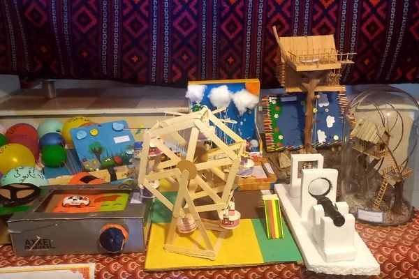 برپایی نمایشگاه به‌مناسبت هفته پژوهش در مدرسه کمایی‌مقدم یاسوج