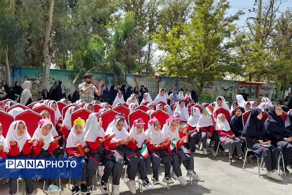 بازگشایی مدارس پیشوا با برنامههای شاد و اجرای عروسکی