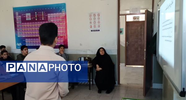 بازدید رئیس کارگروه آموزش متوسطه اداره آموزش و پرورش کاشمر‌ از دبیرستان میثاق