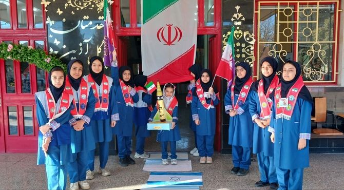 مراسم روز دانش آموز در دبستان مهشید مصلی نژاد 