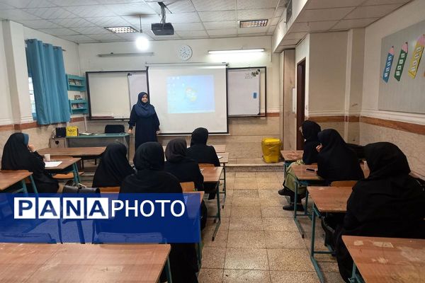 برگزاری کارگاه توانمندسازی نیروی انسانی ویژه نومعلمان در دبستان علی اکبر طالبی ناحیه یک شهرری