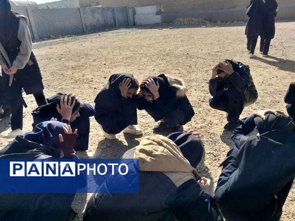 مانور زلزله در دبیرستان مادرمهربان خلیل آباد