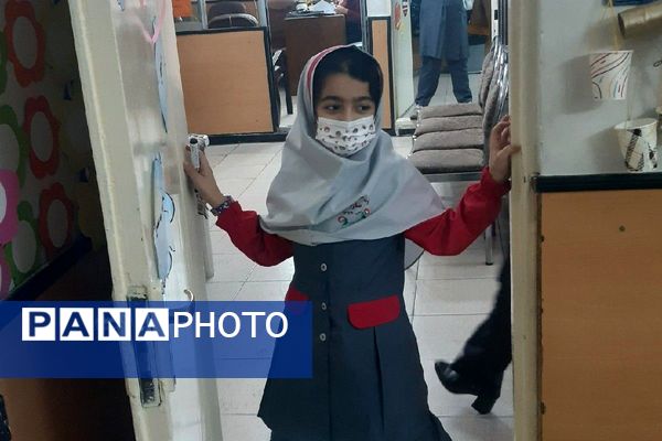 مانور سراسری زلزله و ایمنی با شعار "مدرسه ایمن، جامعه تاب‌آور" در مدرسه سارا شهرستان ملارد